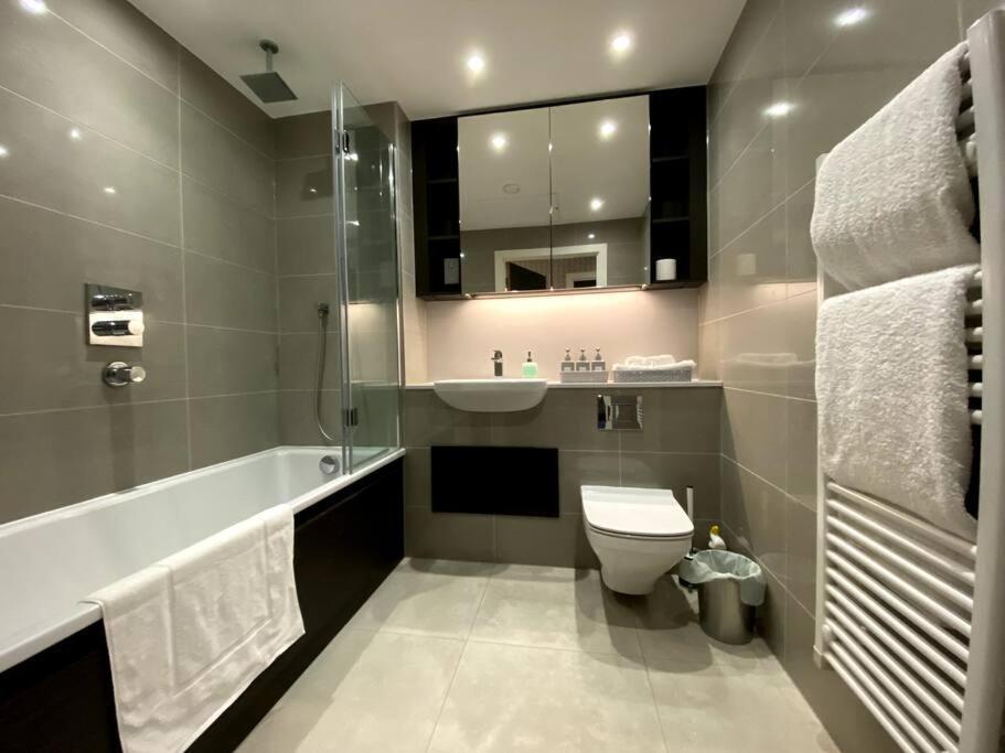 Club White London Bridge One Bedroom Apartment מראה חיצוני תמונה